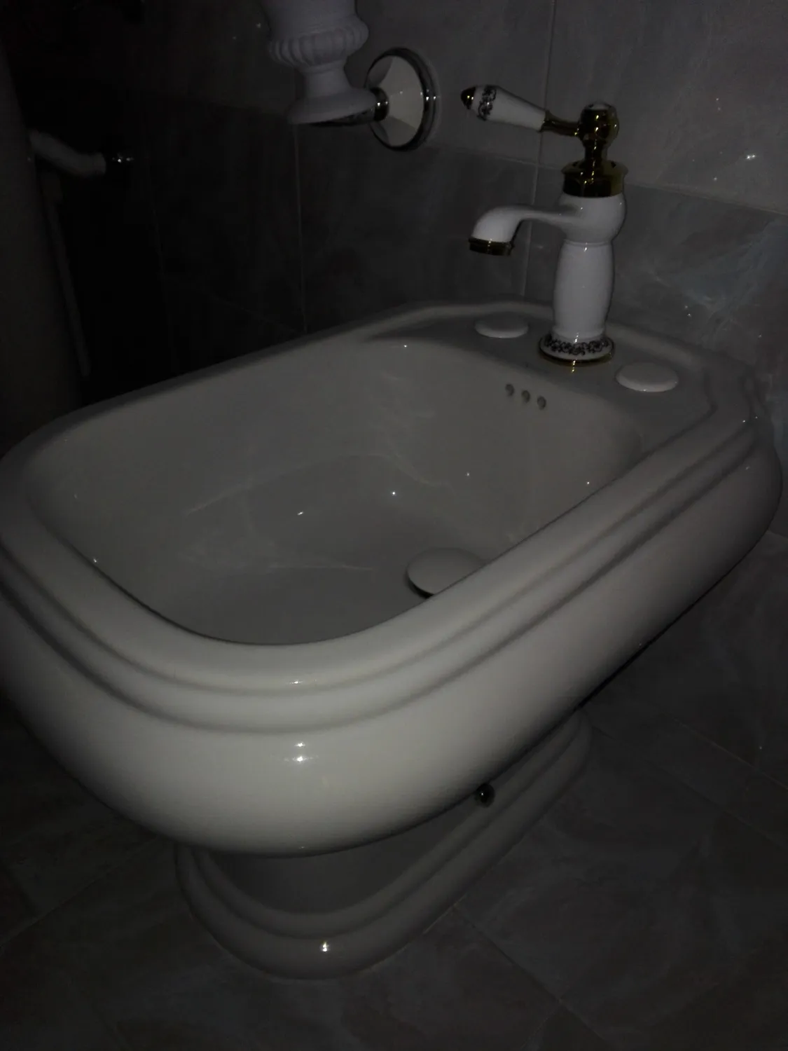 Garosa robinet lavabo vintage à motifs floraux, blanc antique, laiton