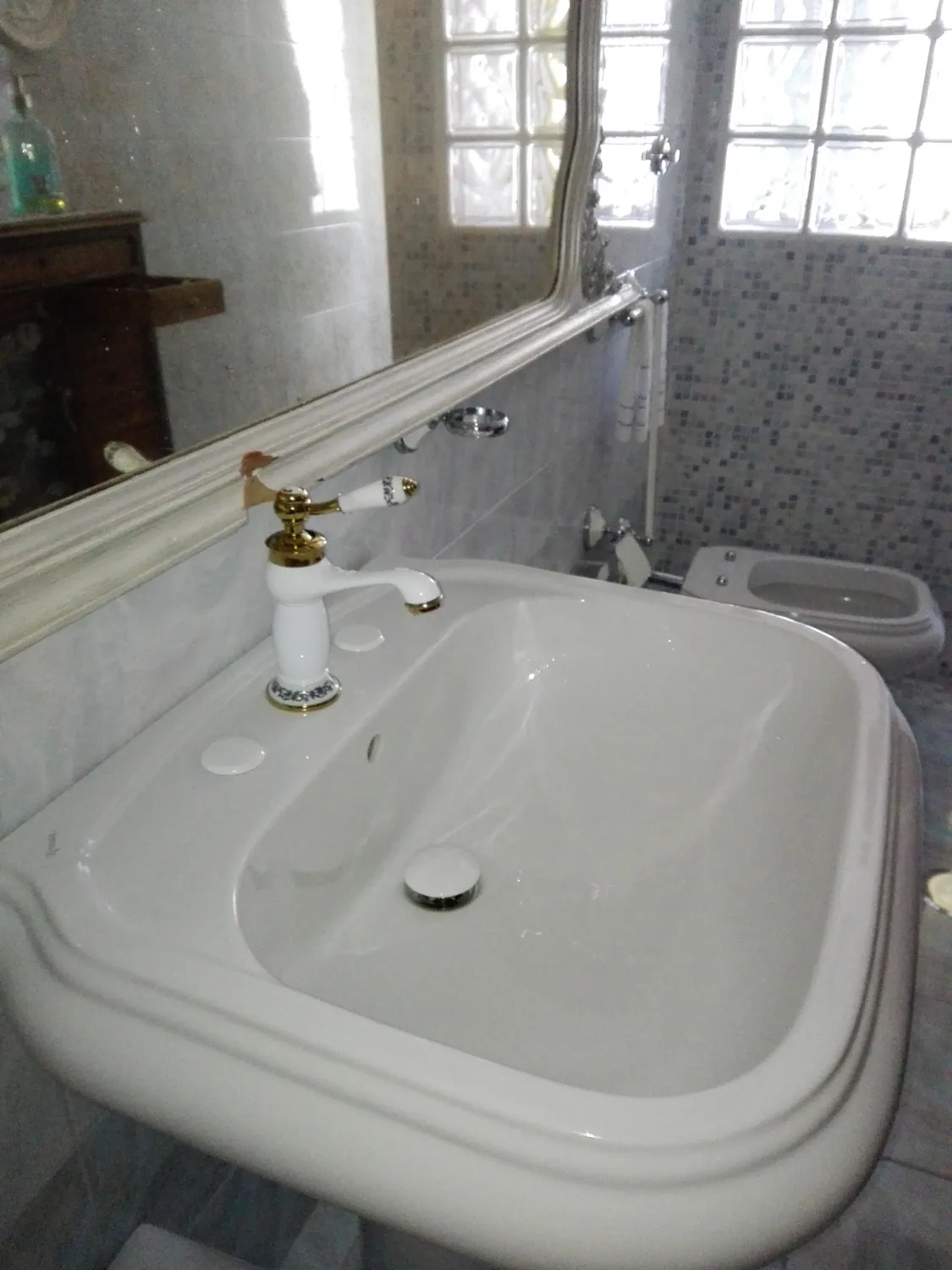 Garosa robinet lavabo vintage à motifs floraux, blanc antique, laiton