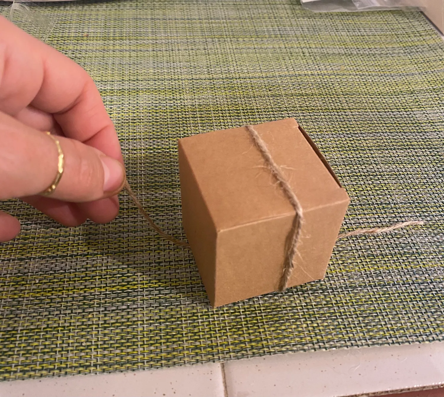 Garosa boîtes à bonbons kraft 5 x 5 x 5 cm, lot de 50, avec ficelle
