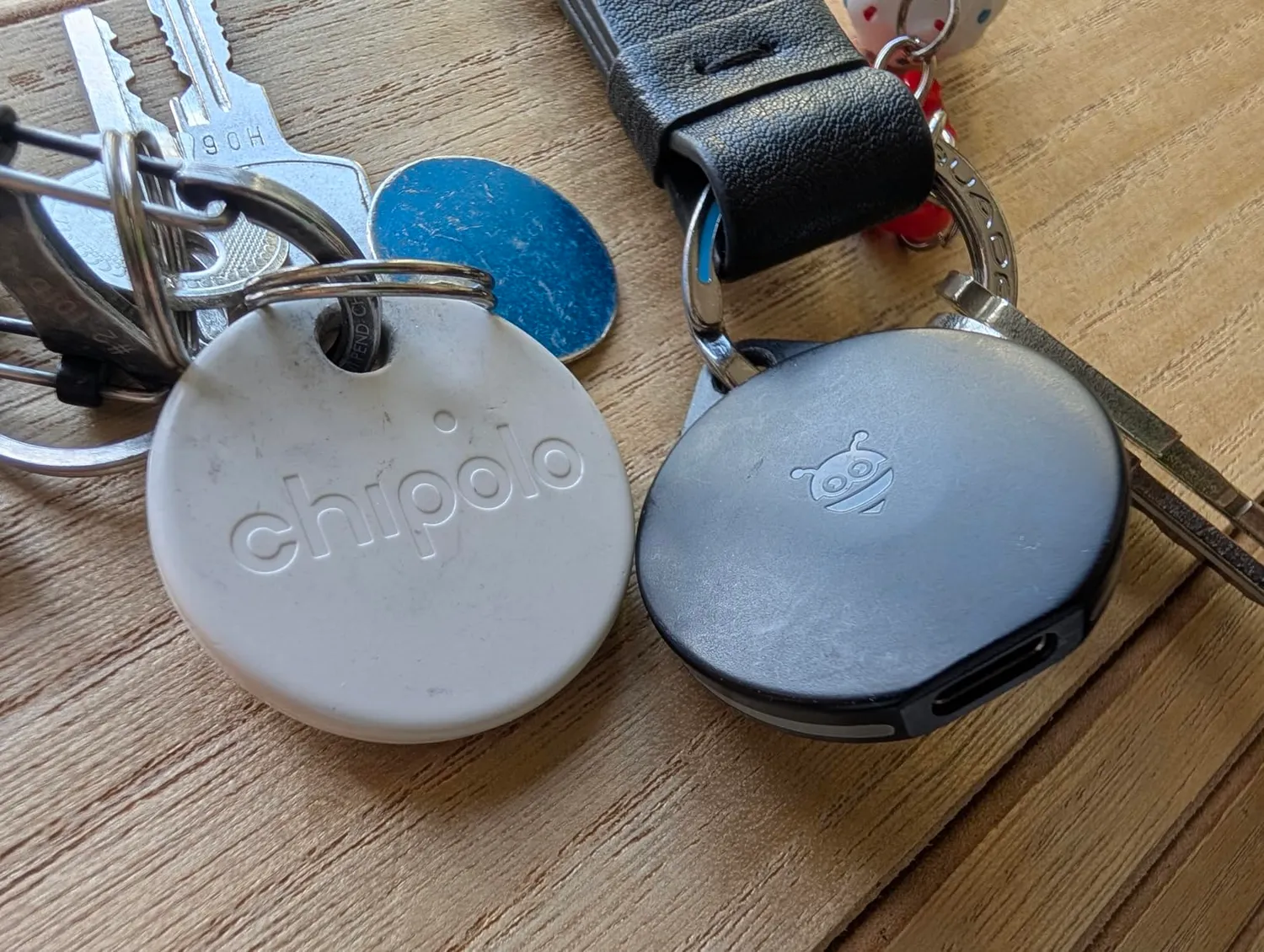 Chipolo ONE Point tracker clés pack de 4 blanc cassé sonore